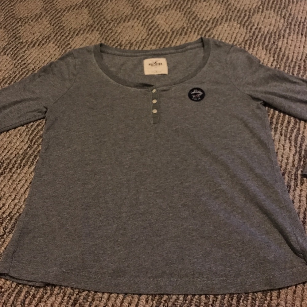 Hollister tee