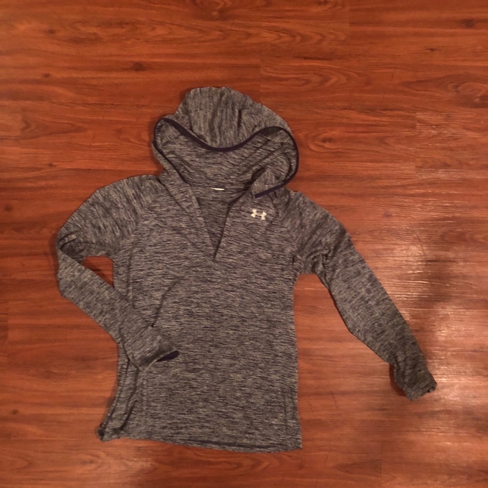 Under Armour hooded athletic top small/medium