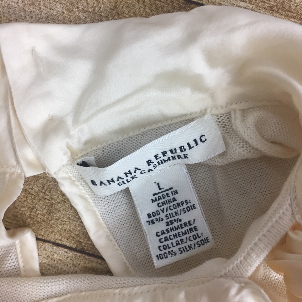 | Banana Republic | Large Cream Sweater S/L Blouse - Picture 2 of 8