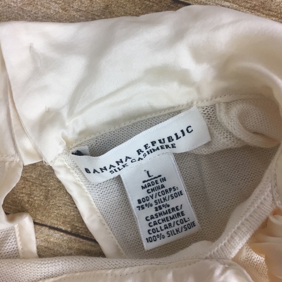 | Banana Republic | Large Cream Sweater S/L Blouse - Picture 2 of 8