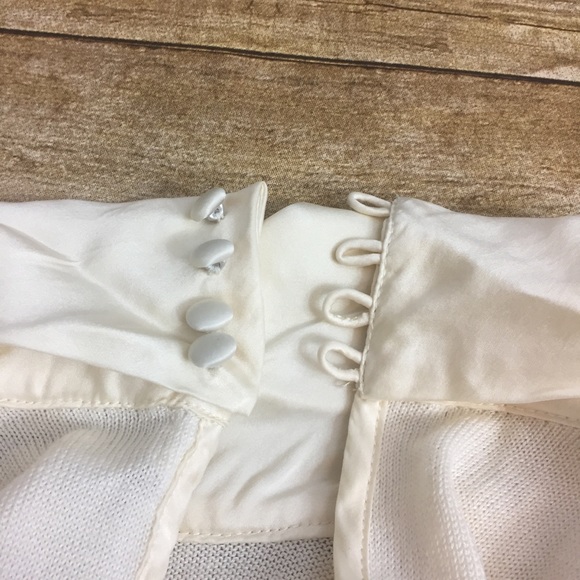 | Banana Republic | Large Cream Sweater S/L Blouse - Picture 7 of 8