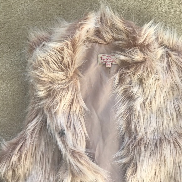 Faux Fur Vest - Picture 2 of 3