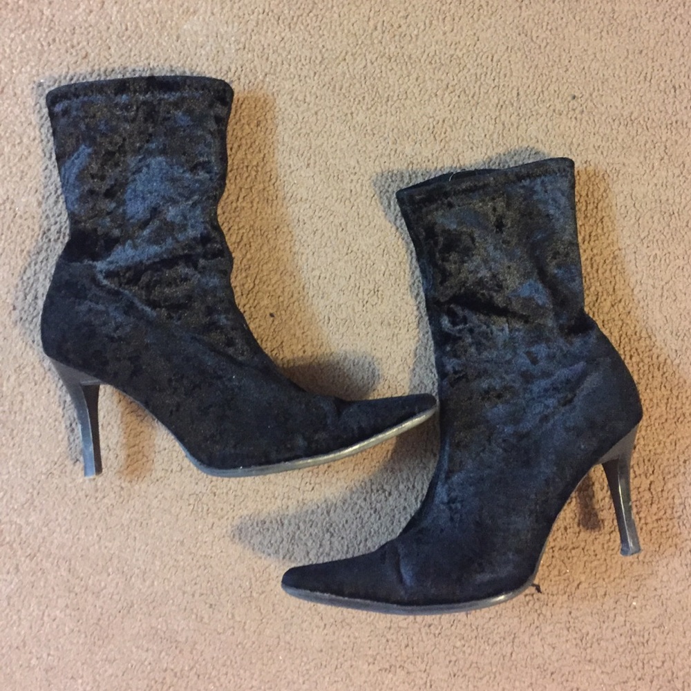 Size 7 winter saude boots