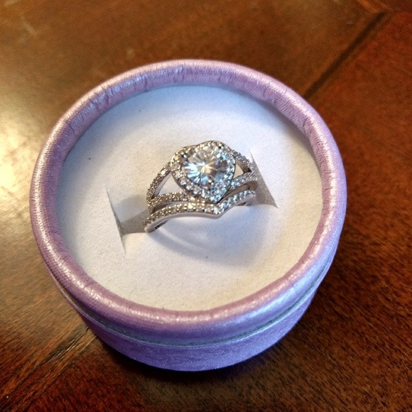 💥💕💦New Heart cut 925 stamped 2 pc ring - Picture 5 of 7