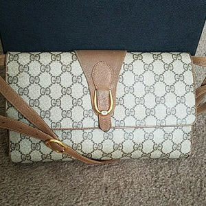 AUTHENTIC Gucci GG Supreme Shoulder bag