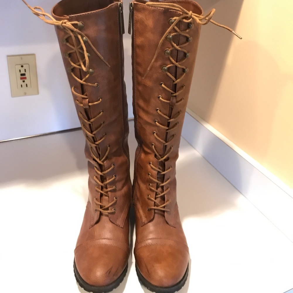 Brown lace up boots 8.5