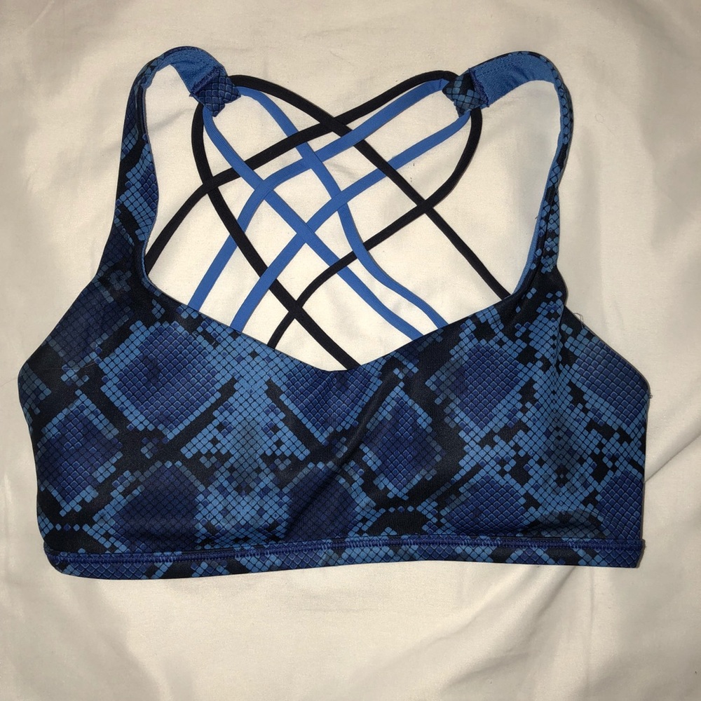 Lululemon Free To Be sports bra