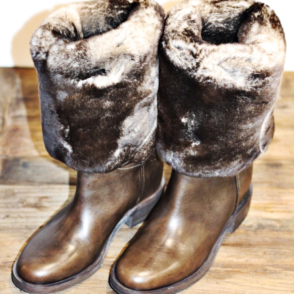 Chanel CC Fur Boots Fall 2016 - Picture 2 of 4