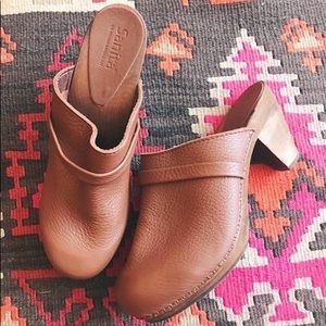 Leather Sanita Clogs sz 42 fit like 10-11.