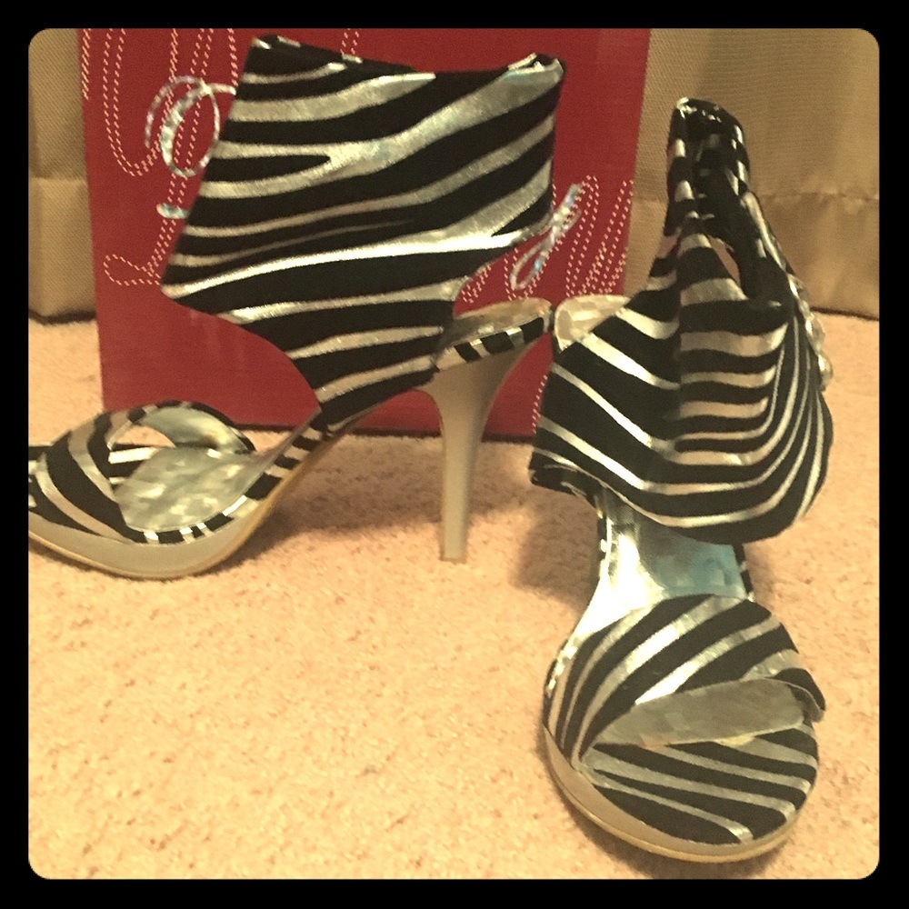 Low low price. Delicacy Heels NIB