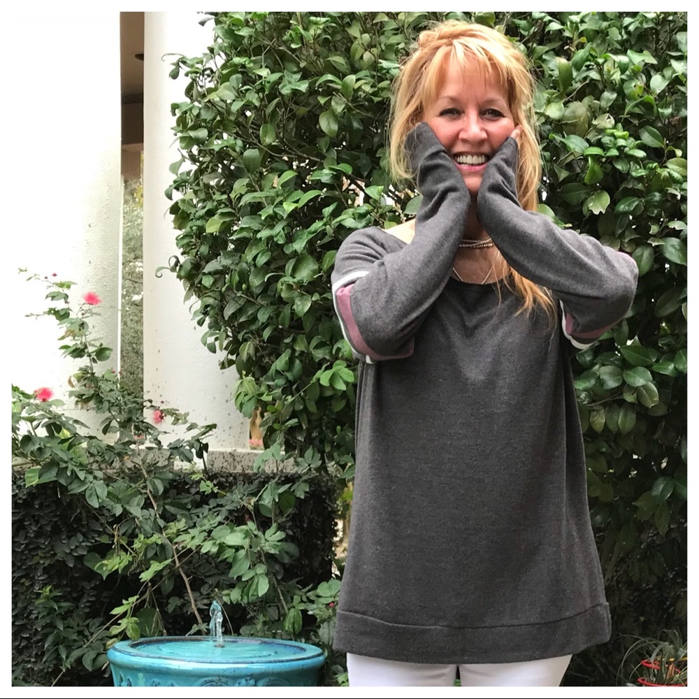 ♥️SOLD  1️⃣L Color Block Brushed Cashmere Top - Picture 5 of 8