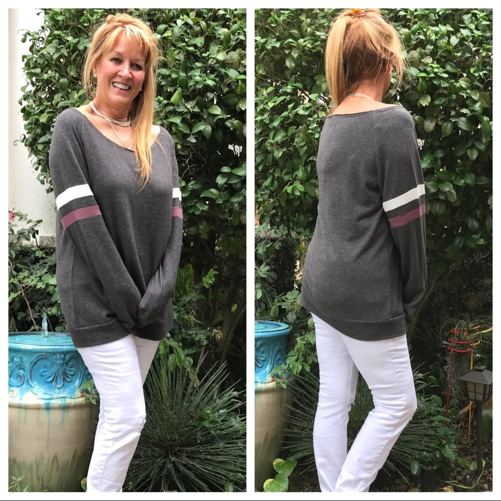 ♥️SOLD  1️⃣L Color Block Brushed Cashmere Top - Picture 4 of 8