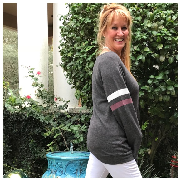 ♥️SOLD  1️⃣L Color Block Brushed Cashmere Top - Picture 3 of 8