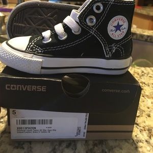 Converse toddler size 5 high top sneakers-black