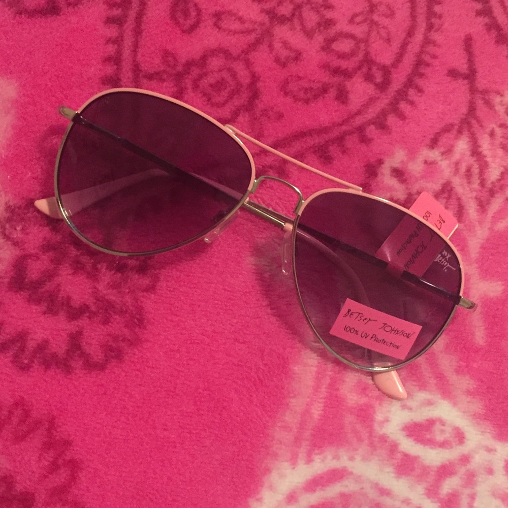 NEW Betsey Johnson Sunglasses