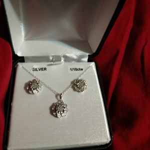Small diamonds in Silver jewelry set
