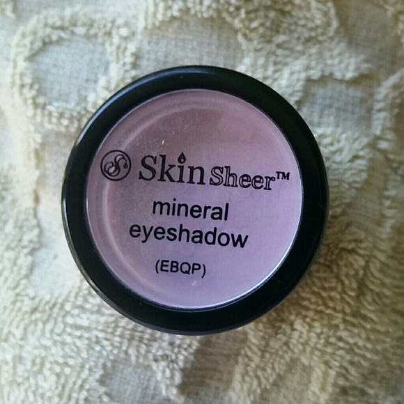 SkinSheer pink mineral eyeshadow - Picture 1 of 4