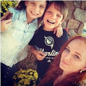 Meet your Posher, Lenora