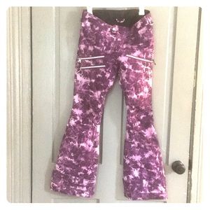 Betty rides ski and snowboarding pants 🏂⛷🎿❄️☃️