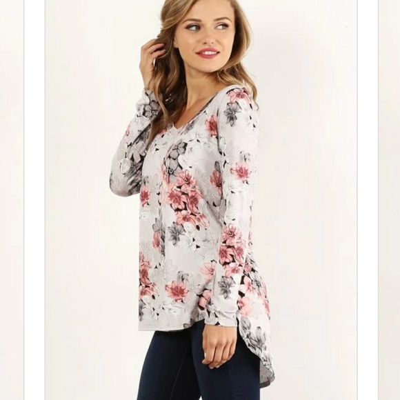 ππ₯β₯π₯FLORAL V-NECK - Picture 4 of 7