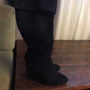 Express suede boots 8 new