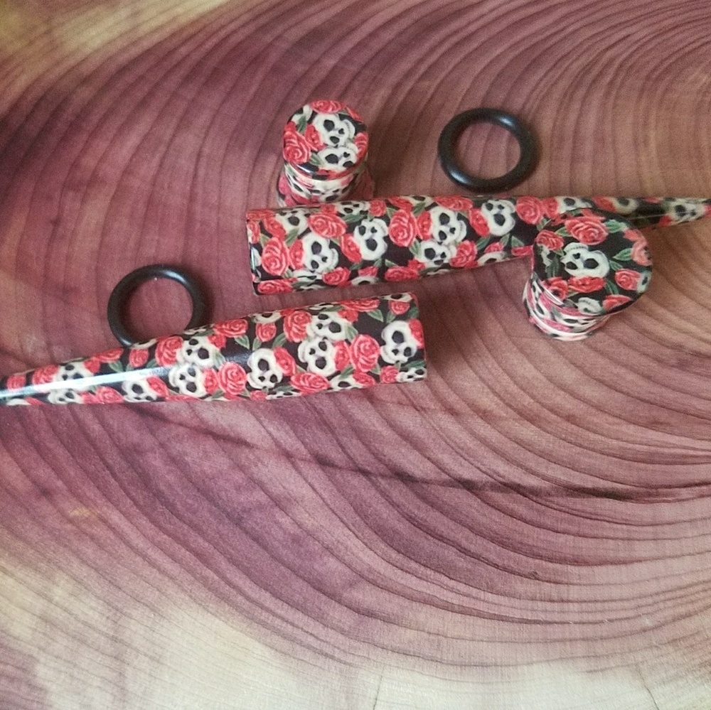 rose skull printed Ear plugs with tapers