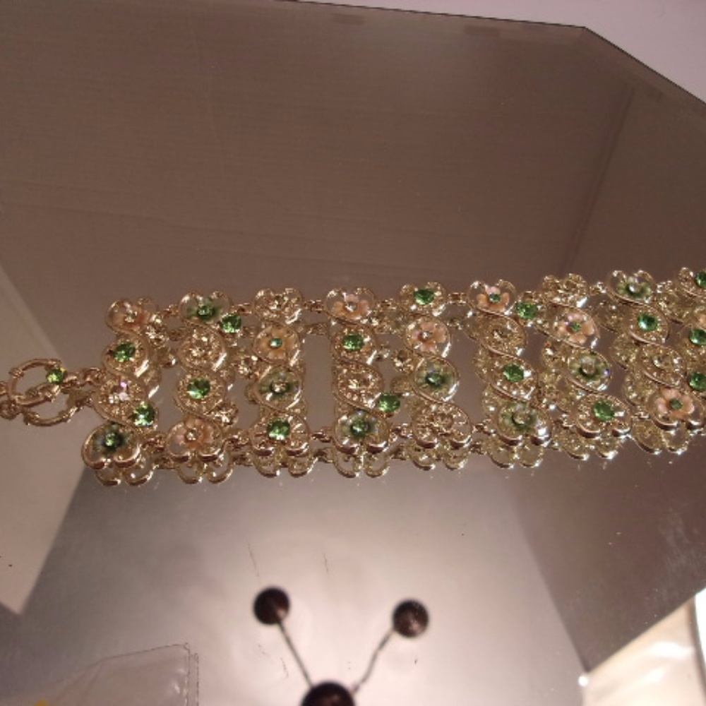 NWT  GORGEOUS DESIGNER BRACELET RETAIL $55 RING4
