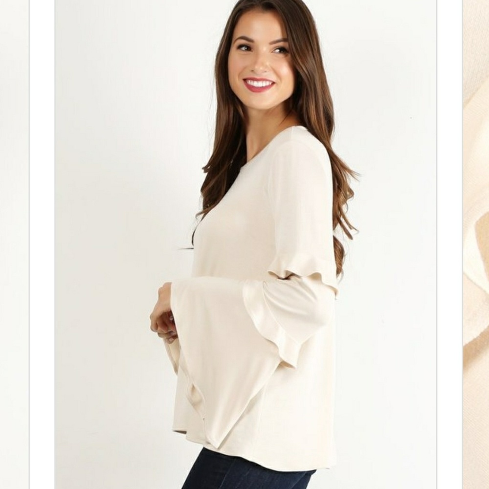 Only 1 small left ♥ This blouse is GORGEOUS ❤ - Picture 3 of 7