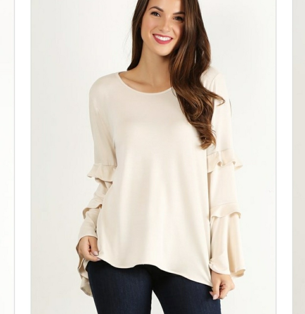 Only 1 small left ♥ This blouse is GORGEOUS ❤ - Picture 5 of 7