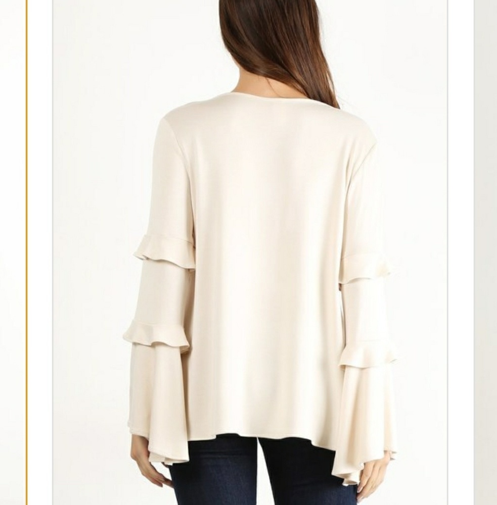 Only 1 small left ♥ This blouse is GORGEOUS ❤ - Picture 6 of 7