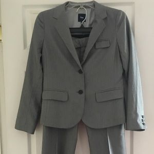 Gap suit, blazer size 2 pants size 4R
