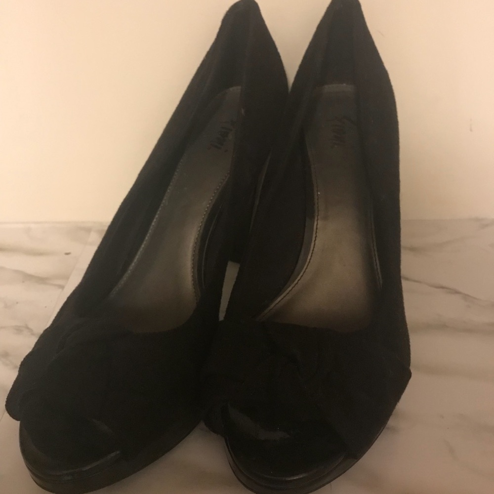 Shoes size 8
