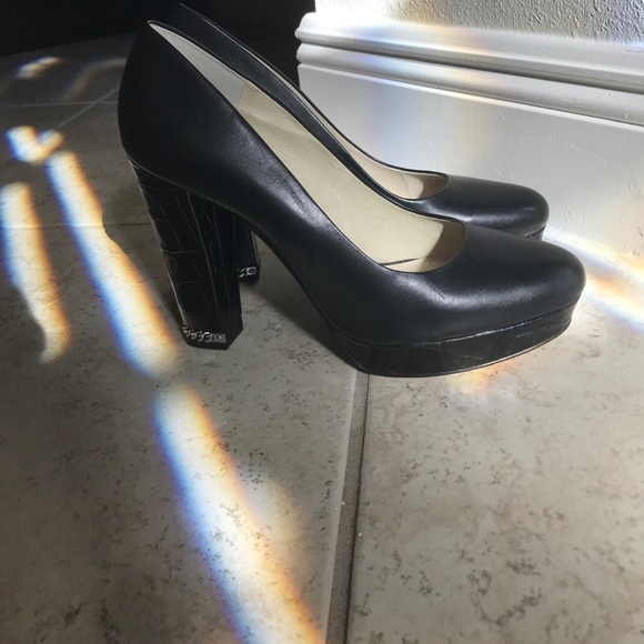 Michael Kors the Jet Set 6 pump - Picture 3 of 5