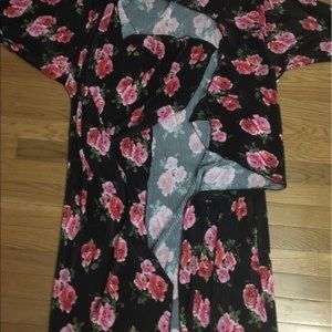NWT Medium Floral Shirley