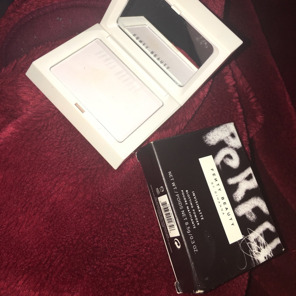 FENTY BEAUTY INVISIMATTE BLOTTING POWDER