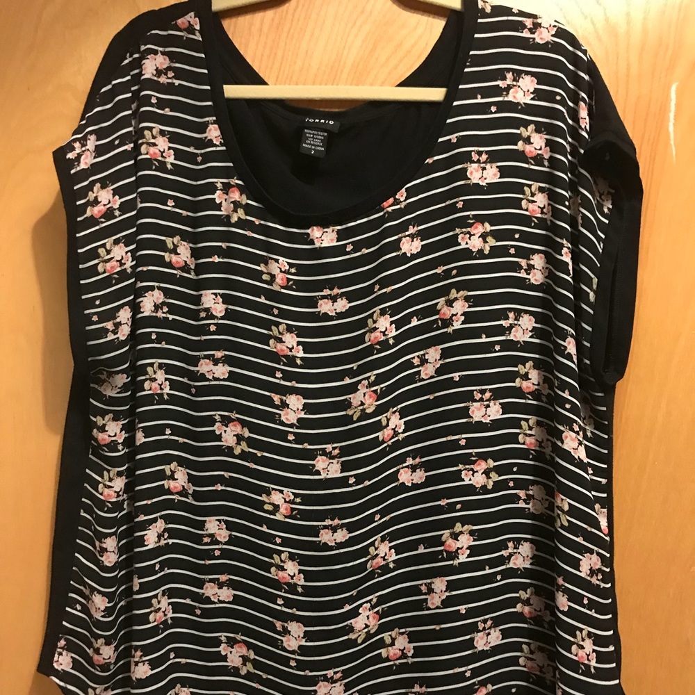 Black with white stripe and rose shirt torrid SZ 2