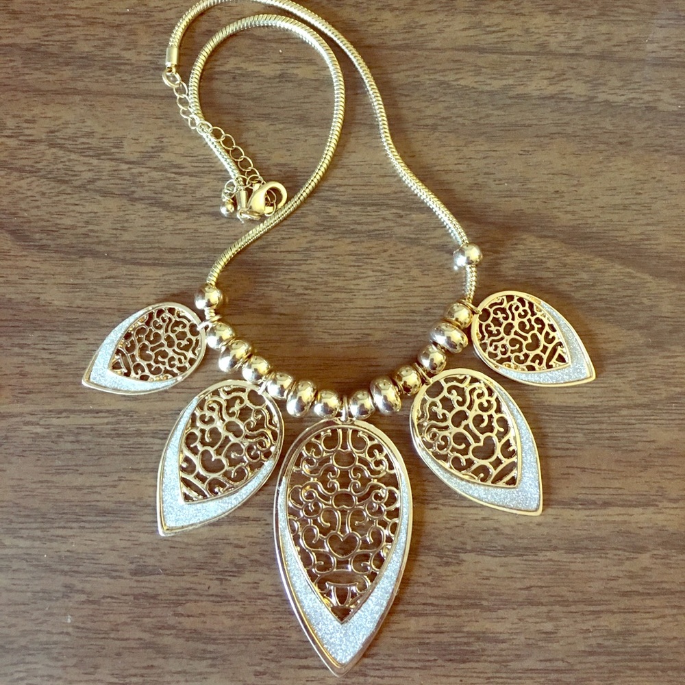 Fashion statement collar necklace