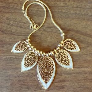 Fashion statement collar necklace