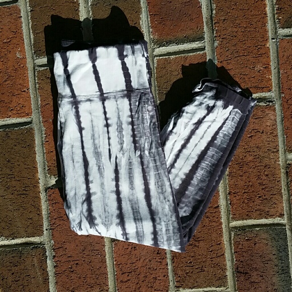 Calvin Klein Pants - Tie Dye Capri Leggings