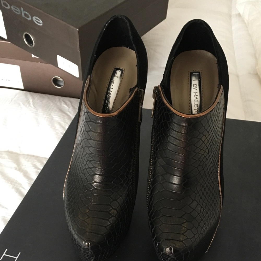 H Halston ankle boots size 5.5