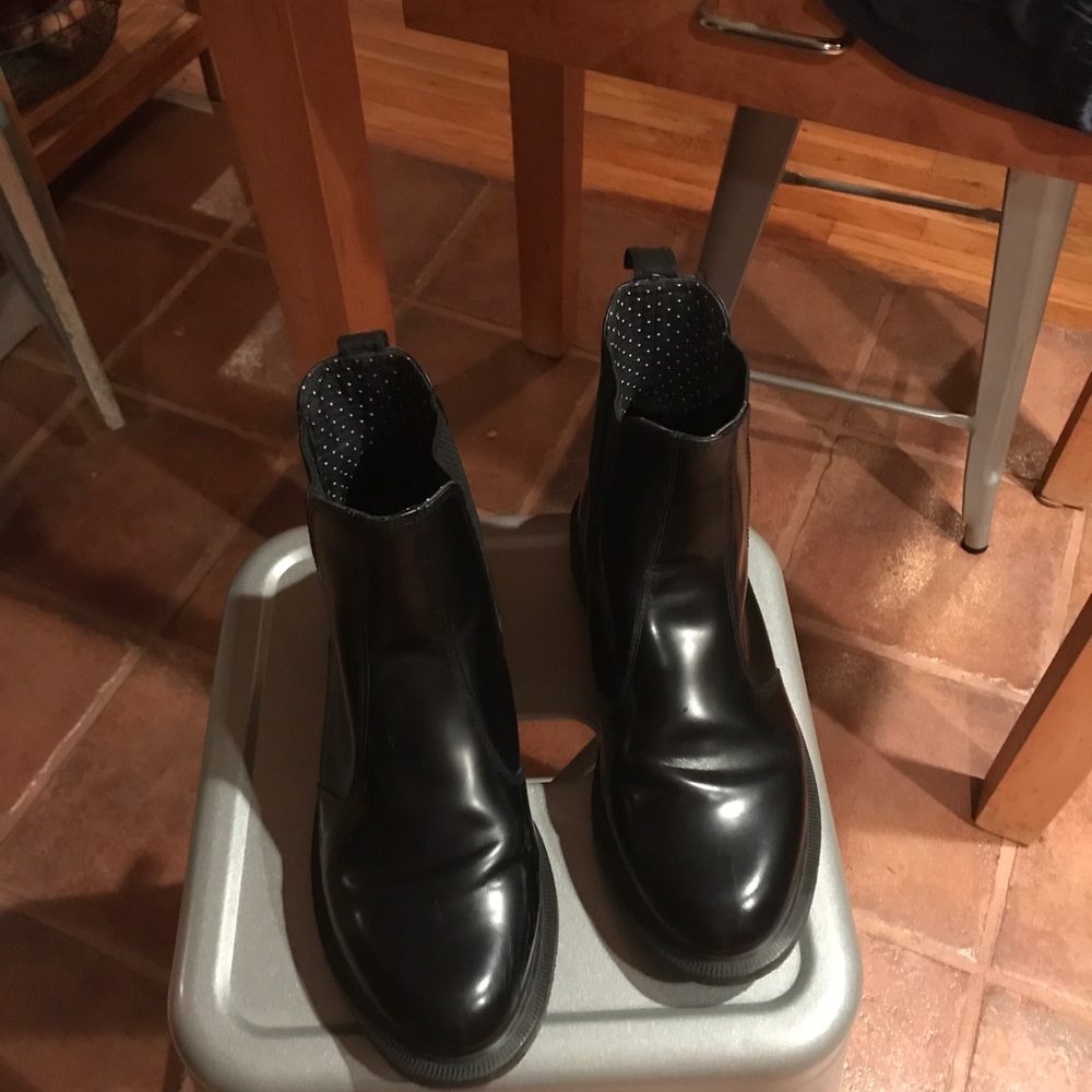 Doc Marten chelsea boot in size 8
