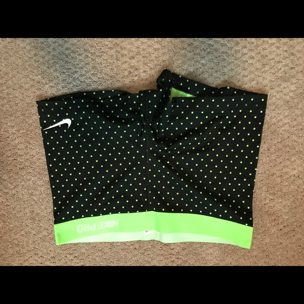 Nike Spandex Shorts ( BRAND NEW ✅)