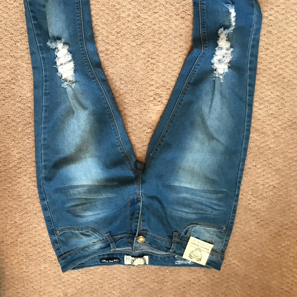 Tobi Distressed Denim Jeans 👖