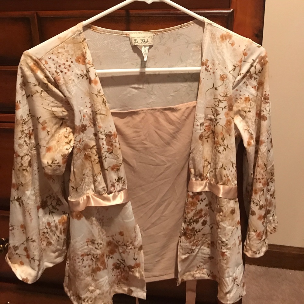 White, brown flowered 3/4 blouse  with camisole