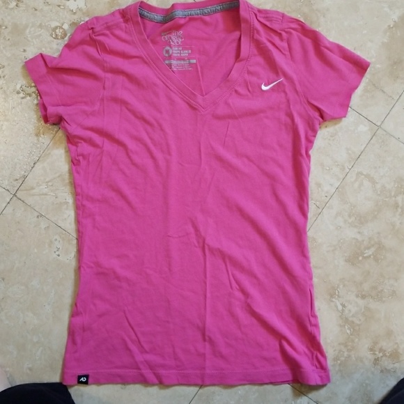 🎀Nike tee pink - Picture 3 of 4