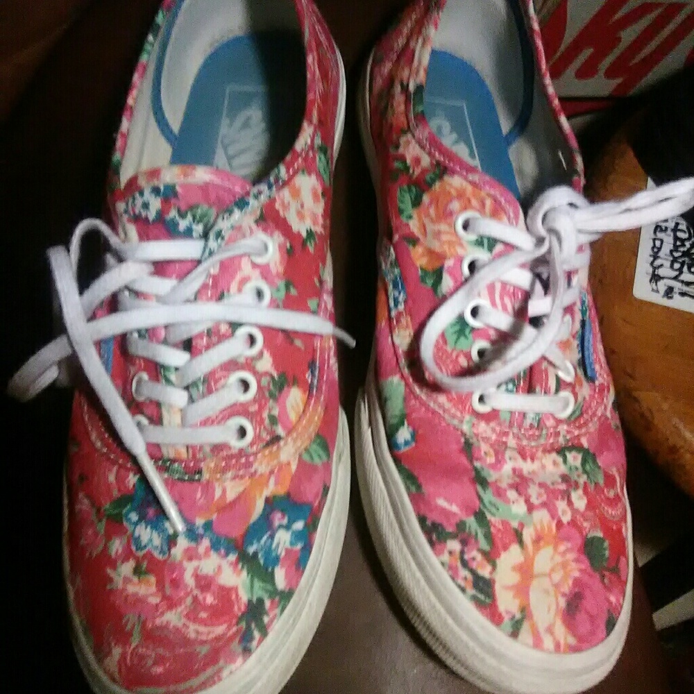 Womens Vans Tennis Shoes