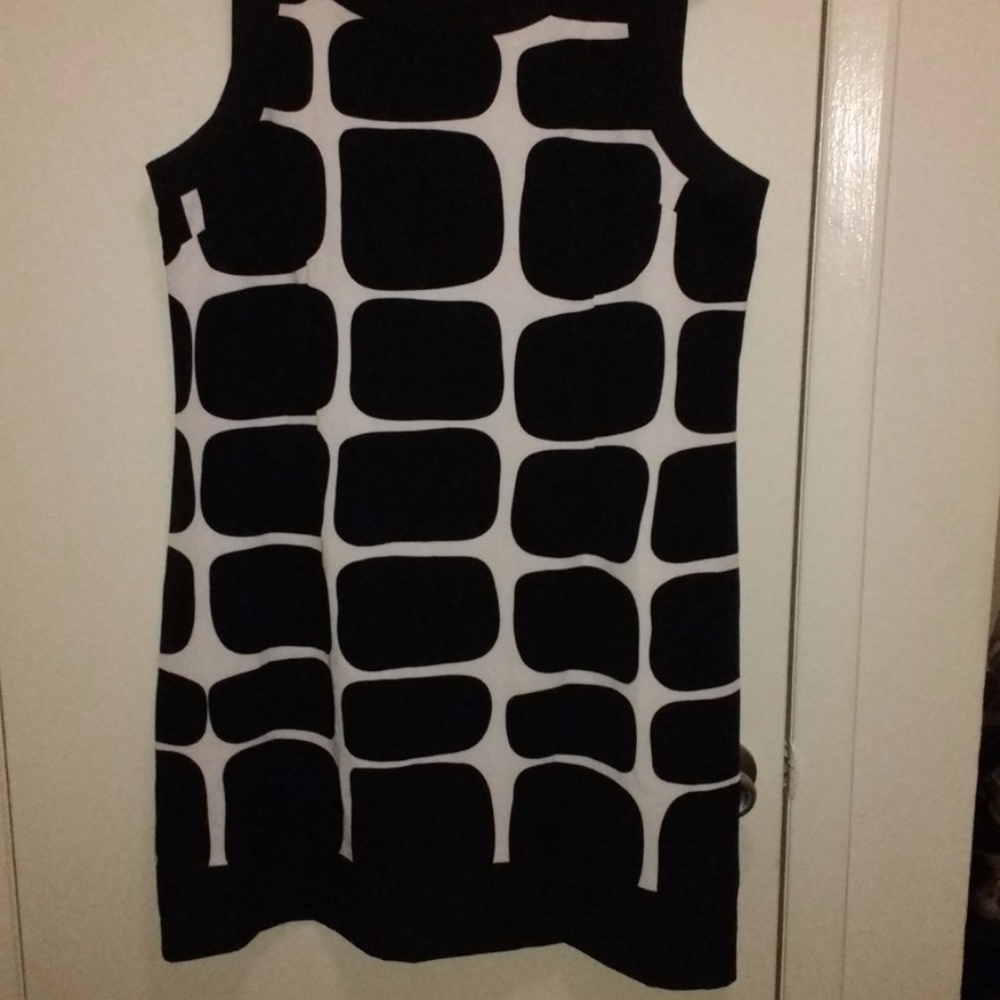 womans dress - Picture 2 of 6
