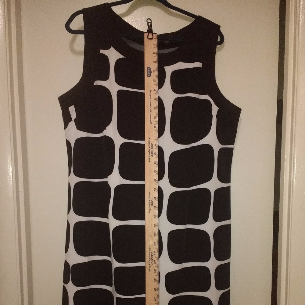 womans dress - Picture 4 of 6