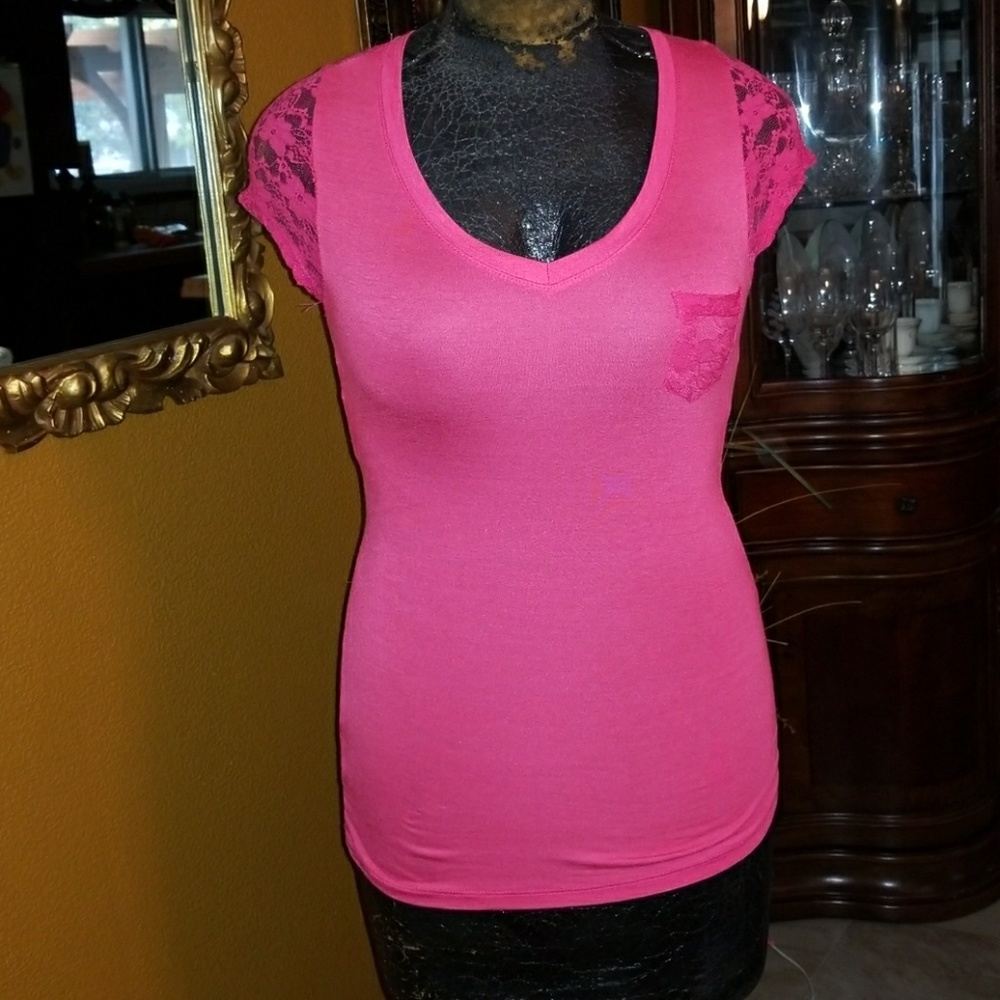 Hot pink tee
