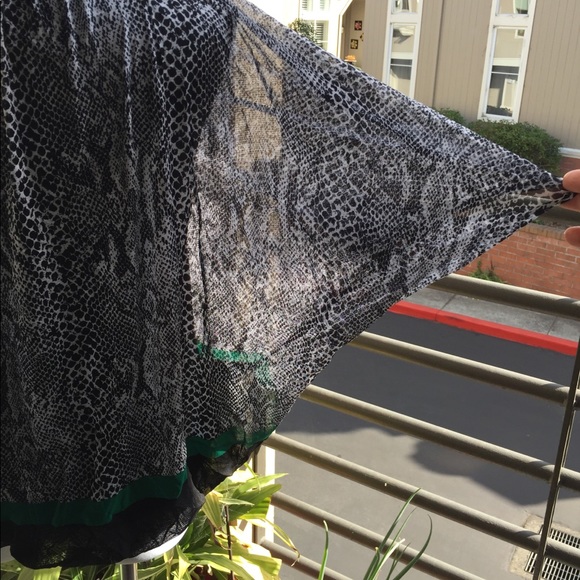 SOLD. Alfani Animal Print w/ Dolman Sleeves Blouse - Picture 5 of 5